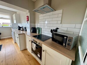 Exterior - Cosy 2 Bedroom Home With Parking Near City Centre (Swansea)