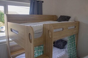 House (Swansea 3 Bedroom Home with Parking &) | 3 bedrooms - Swansea 3 Bedroom Home With Parking & Garden (Swansea)