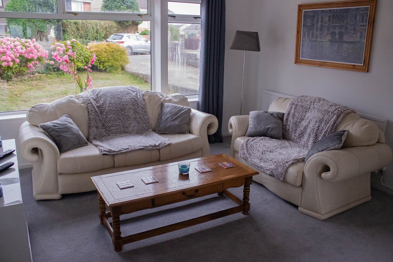 House (Swansea 3 Bedroom Home with Parking &) | Living room