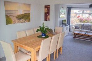 House (Swansea 3 Bedroom Home with Parking &) | Dining - Swansea 3 Bedroom Home With Parking & Garden (Swansea)