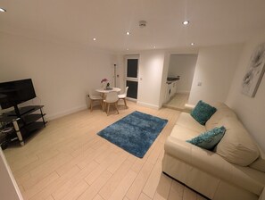 Exterior - City Escape 1 Bedroom Flat in Swansea Centre (Swansea)