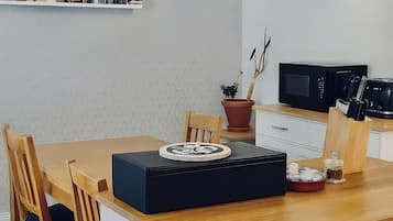 Apartment (Reading Retreat – 1 Bed with Privat) | Dining