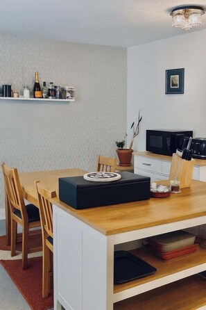 Apartment (Reading Retreat – 1 Bed with Privat) | Dining - Reading Retreat 1 Bed With Private Parking (Reading)