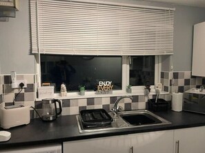 House (Spacious 2BR House with Sofa Bed & Pa) | Private kitchen - Spacious 2BR House With Sofa Bed & Parkin (Swansea)