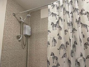 House (Spacious 2BR House with Sofa Bed & Pa) | Bathroom - Spacious 2BR House With Sofa Bed & Parkin (Swansea)