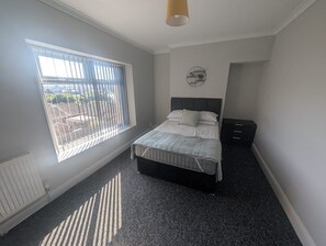 House (Comfortable 3 Bedroom House with Easy) - Comfortable 3 Bedroom House With Easy City Access (Swansea)