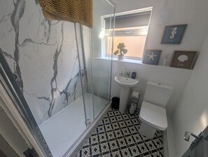 House (Comfortable 3 Bedroom House with Easy) | Bathroom - Comfortable 3 Bedroom House With Easy City Access (Swansea)