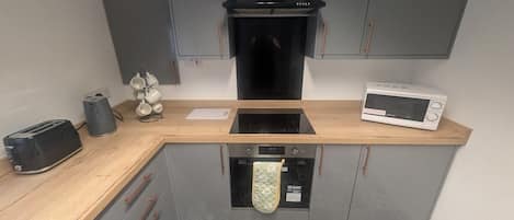 House (Comfortable 3 Bedroom House with Easy) | Private kitchen