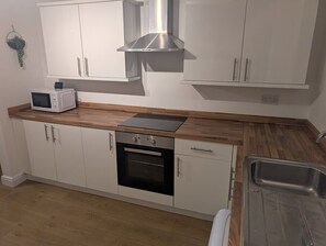 Exterior - Bayview 1-bed Swansea Retreat (Swansea)