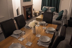 Exterior - Family-friendly 3-bed House in Swansea (Swansea)