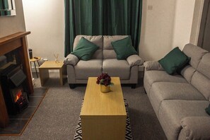 Exterior - Family-friendly 3-bed House in Swansea (Swansea)