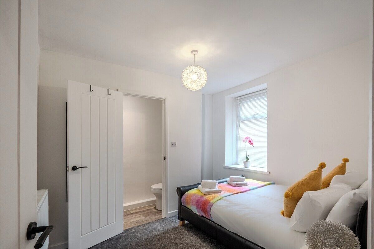 Hus (Stadium View 5-Bed Retreat + Parking) | 5 soverom og wi-fi (inkludert)