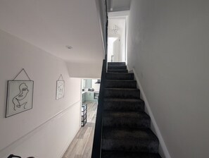 Exterior - Stadium View 5-bed Retreat + Parking (Swansea)