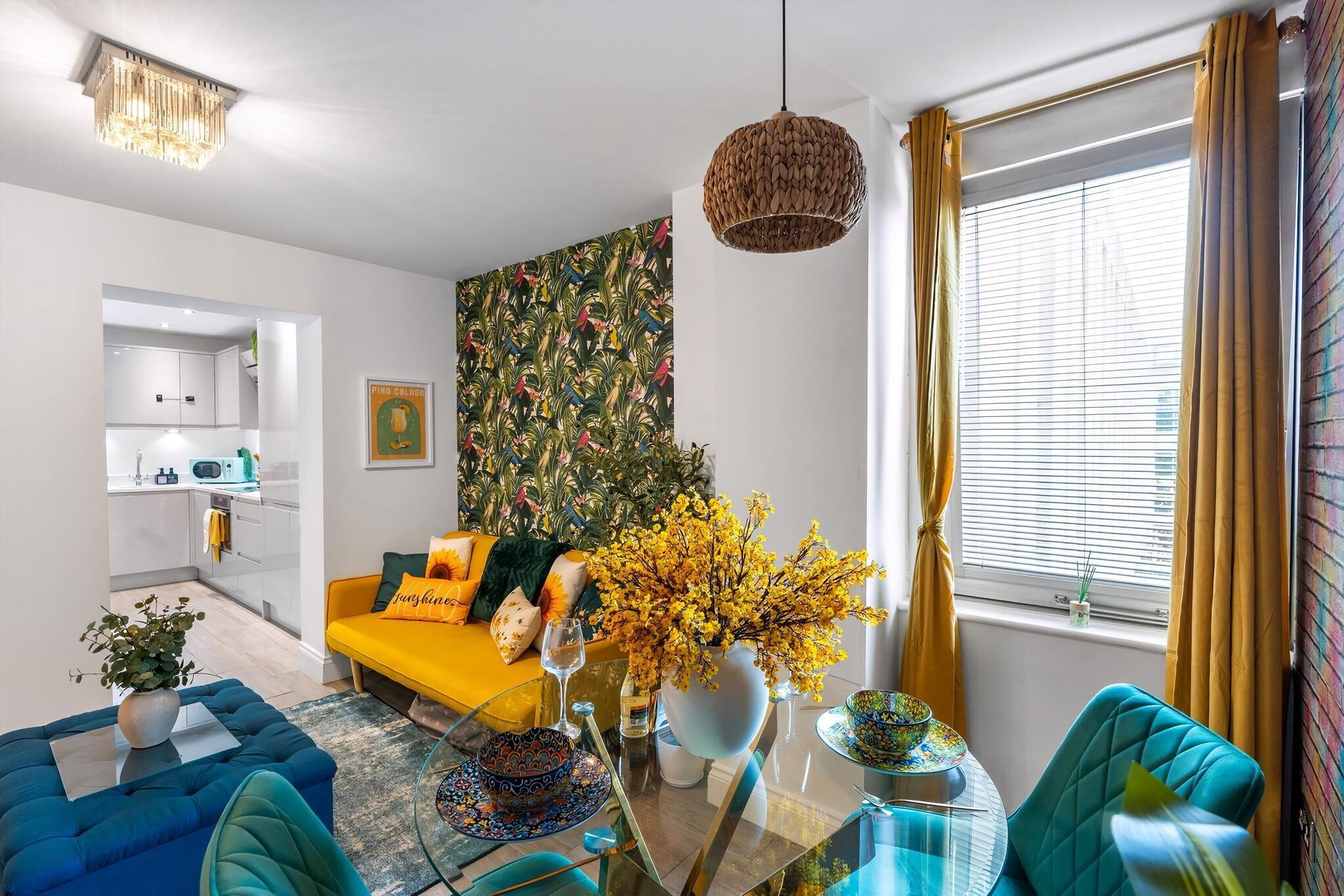 Apartemen (Brighton Seaside 1-Bed Retreat near T) | Ruang keluarga | TV