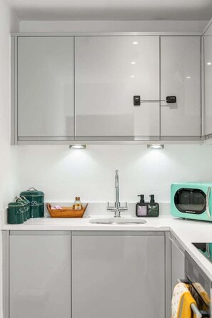 Appartement (Brighton Seaside 1-Bed Retreat near T) | Privékeuken