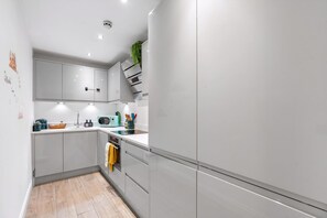 Apartment (Brighton Seaside 1-Bed Retreat near T) | Private kitchen - Brighton Seaside 1-bed Retreat Near The Lanes (Brighton)