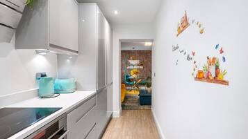 Apartment (Brighton Seaside 1-Bed Retreat near T) | Private kitchen