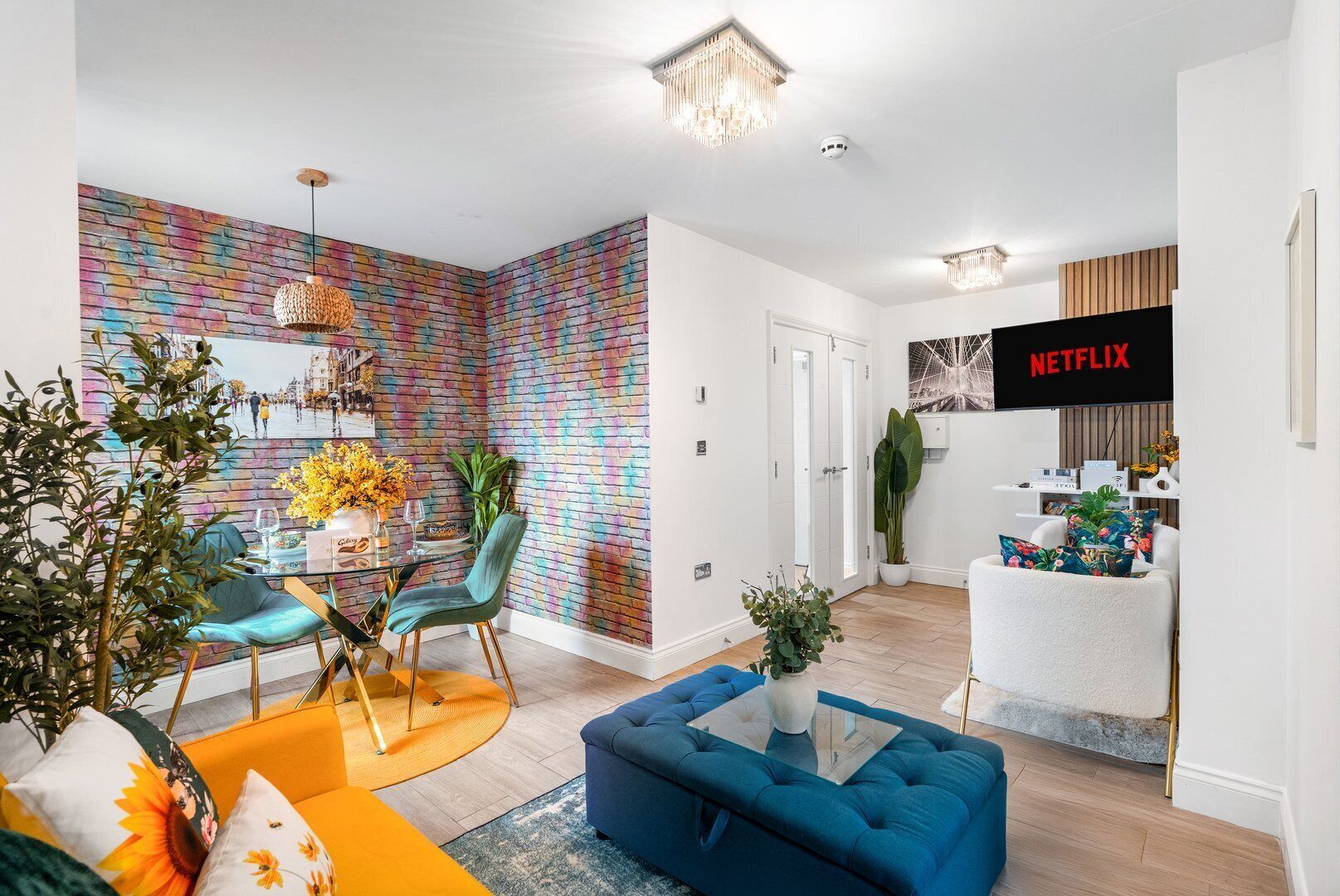 Apartment (Brighton Seaside 1-Bed Retreat near T) | Wohnzimmer | Fernseher