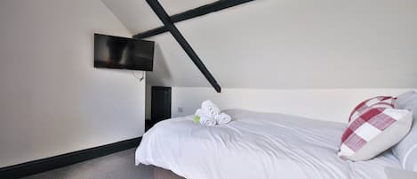 House (Bright 3-Bed Swansea House + Parking) | 3 bedrooms