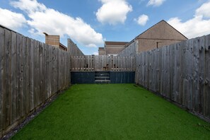 Exterior - Bright 3-bed Swansea House + Parking (Swansea)