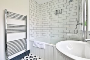 House (Bright 3-Bed Swansea House + Parking) | Bathroom - Bright 3-bed Swansea House + Parking (Swansea)