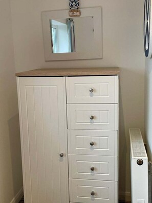 Exterior - Atlantic Reach Cozy 2-bed With Parking (St. Columb Major)