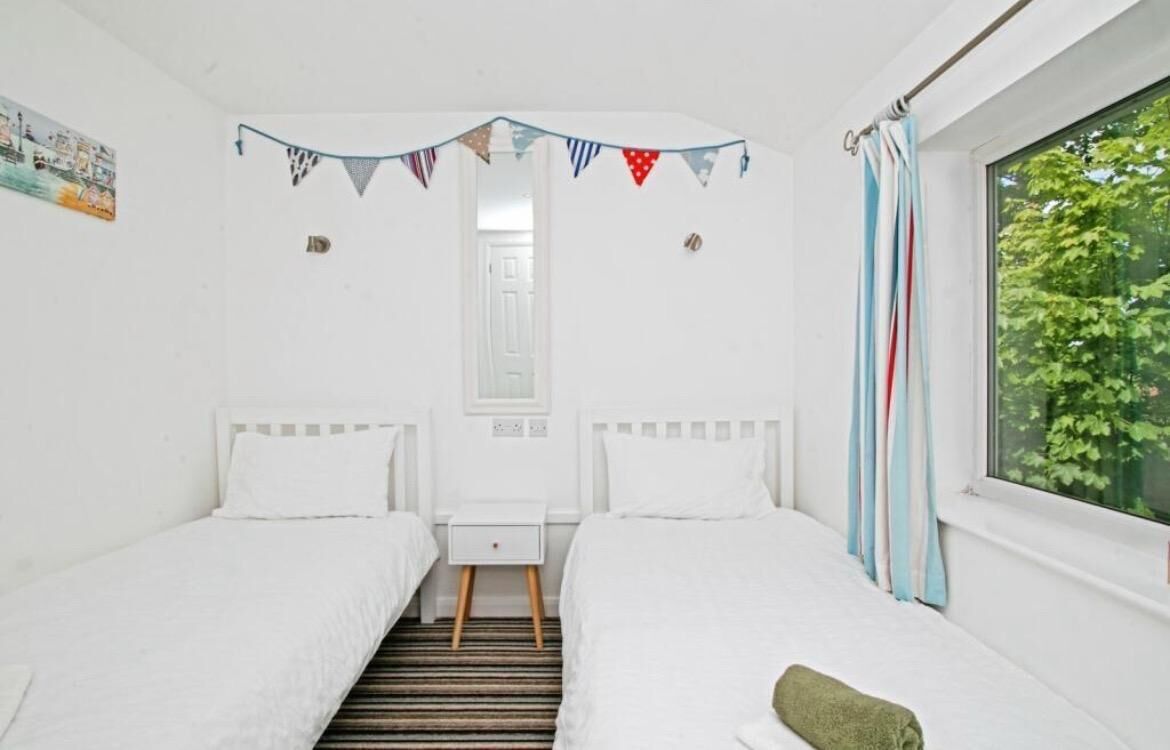 House (Atlantic Reach – Cozy 2-Bed with Pa) | 2 bedrooms, free WiFi