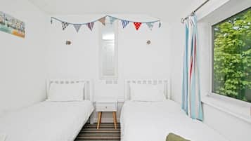 House (Atlantic Reach – Cozy 2-Bed with Pa) | 2 bedrooms, free WiFi