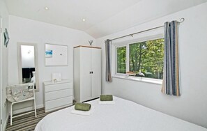 House (Atlantic Reach – Cozy 2-Bed with Pa) | 2 bedrooms, free WiFi - Atlantic Reach Cozy 2-bed With Parking (St. Columb Major)