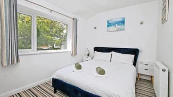 House (Atlantic Reach – Cozy 2-Bed with Pa) | 2 bedrooms, free WiFi