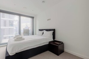 Exterior - Stylish 2 Bed Flat in Battersea - Private Balcony (London)