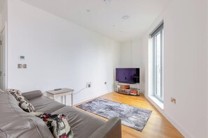 Exterior - Stylish 2 Bed Flat in Battersea - Private Balcony (London)