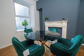Exterior - Modern 3-bed Swansea Home Near City & Bay (Swansea)