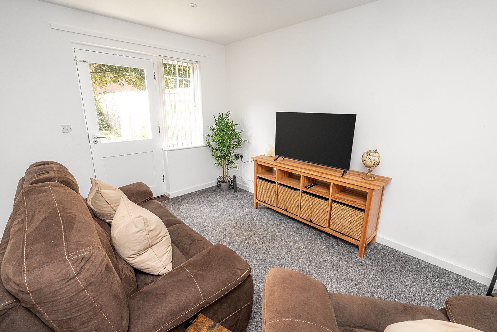 House (Modern 2-Bed Home with Driveway – B) | Living room | TV