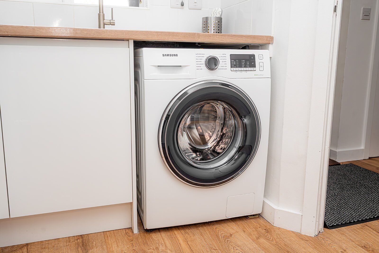 House (Modern 2-Bed Home with Driveway – B) | Private kitchen