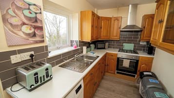 Casa (Comfortable 4-Bed Home with Free Park) | Cocina privada | Utensilios de cocina