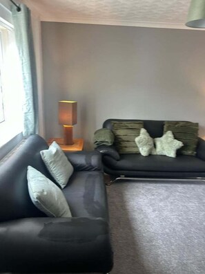 Exterior - Family & Group Stay 3 Bedroom Swansea Home (Swansea)