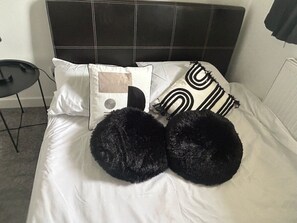 Exterior - Family & Group Stay 3 Bedroom Swansea Home (Swansea)