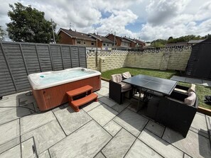 Exterior - Family & Group Stay 3 Bedroom Swansea Home (Swansea)