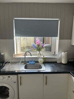 Exterior - Family & Group Stay 3 Bedroom Swansea Home (Swansea)