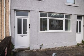 Exterior - City Centre 6-bed Swansea Getaway (Swansea)
