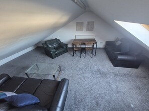 House (City Centre 6-Bed Swansea Getaway) | Ruang tamu | TV skrin rata 