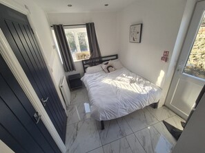 6 bedrooms, free WiFi - City Centre 6-bed Swansea Getaway (Swansea)