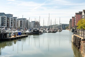 Exterior - Seaview 2-bed With Private Parking, Portishead (Bristol)