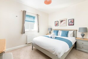 House (Seaview 2-Bed with Private Parking, P) | 2 bedrooms, free WiFi - Seaview 2-bed With Private Parking, Portishead (Bristol)