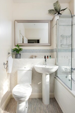 Maison (Seaview 2-Bed with Private Parking, P) | Salle de bain
