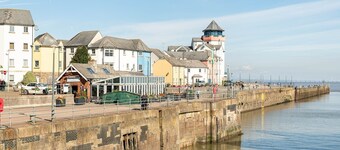 Seaview 2-bed With Private Parking, Portishead
