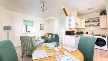 Hus (Seaview 2-Bed with Private Parking, P) | Spiseområde