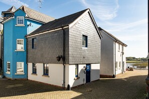 Exterior - Seaview 2-bed With Private Parking, Portishead (Bristol)