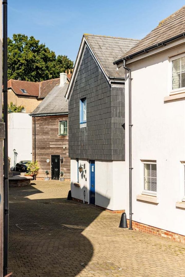 Exterior - Seaview 2-bed With Private Parking, Portishead (Bristol)